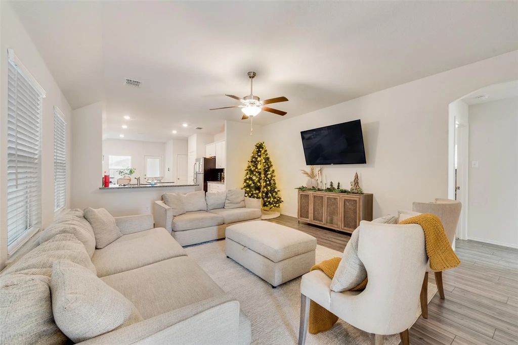 5852 Wake Robin Drive, Fort Worth