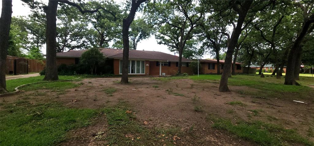 218 W Holland Drive, Irving