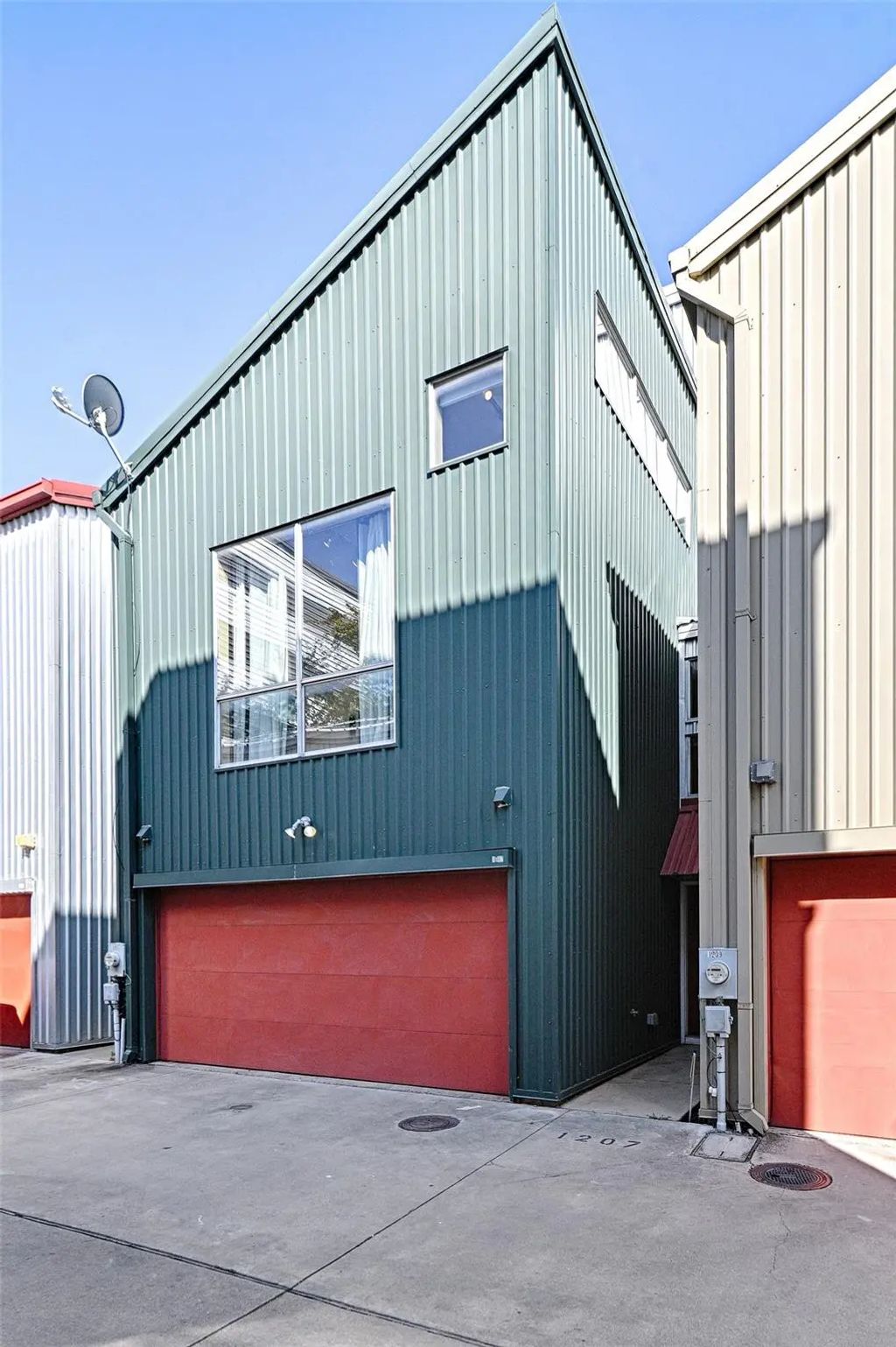 1207 Urban Lofts Drive, Dallas