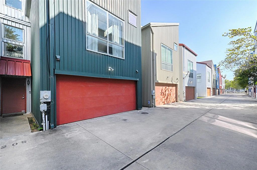 1207 Urban Lofts Drive, Dallas