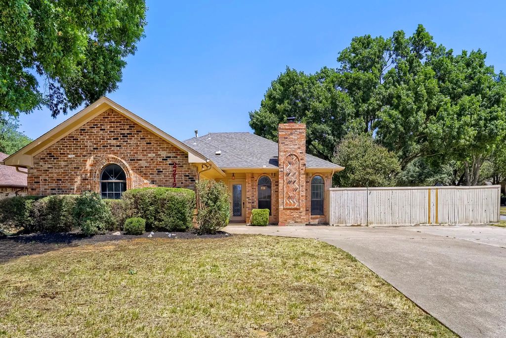 2212 Oak Bluff Drive, Flower Mound