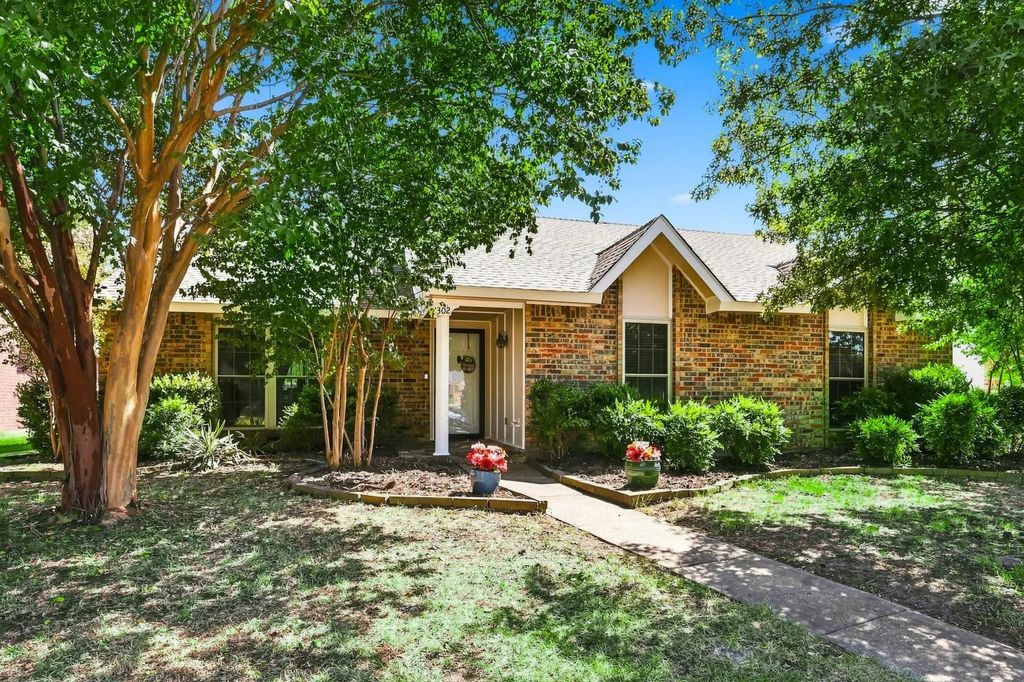 1302 Rivercrest Boulevard, Allen
