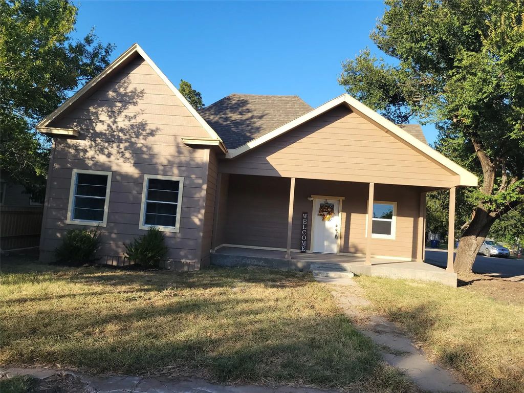 1618 2nd Street, Brownwood