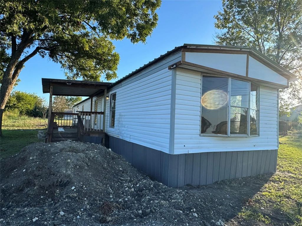 355 Burkett Lane, Royse City