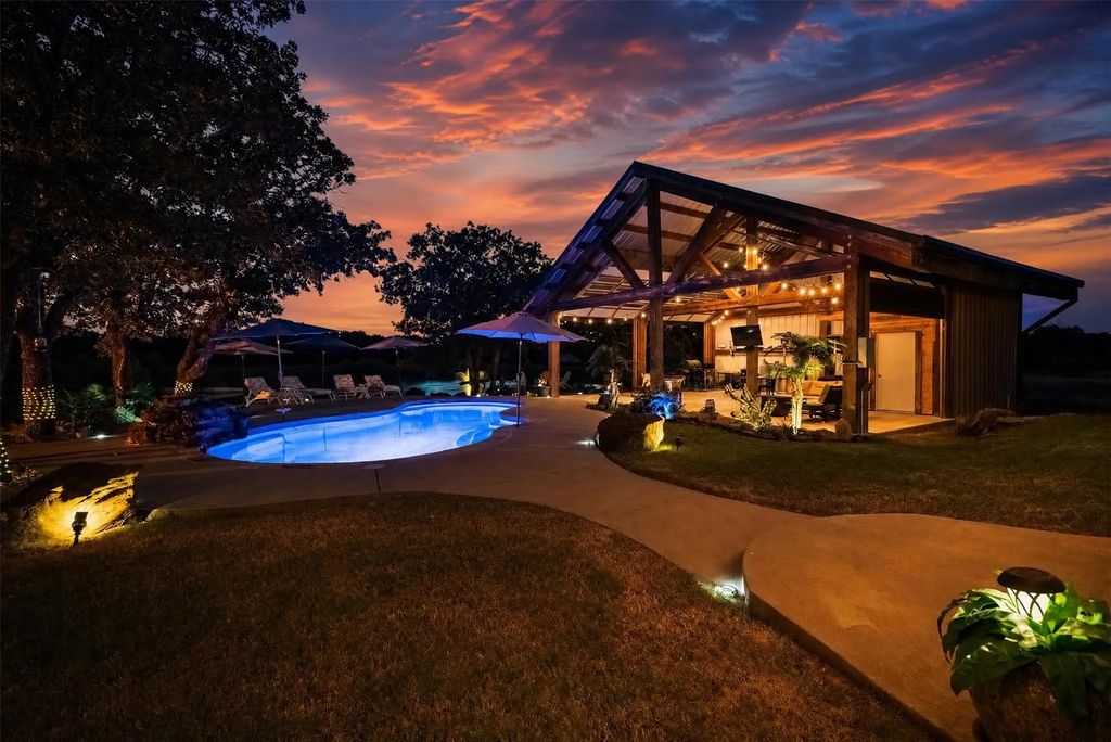 400 Pumphrey Road, Loving