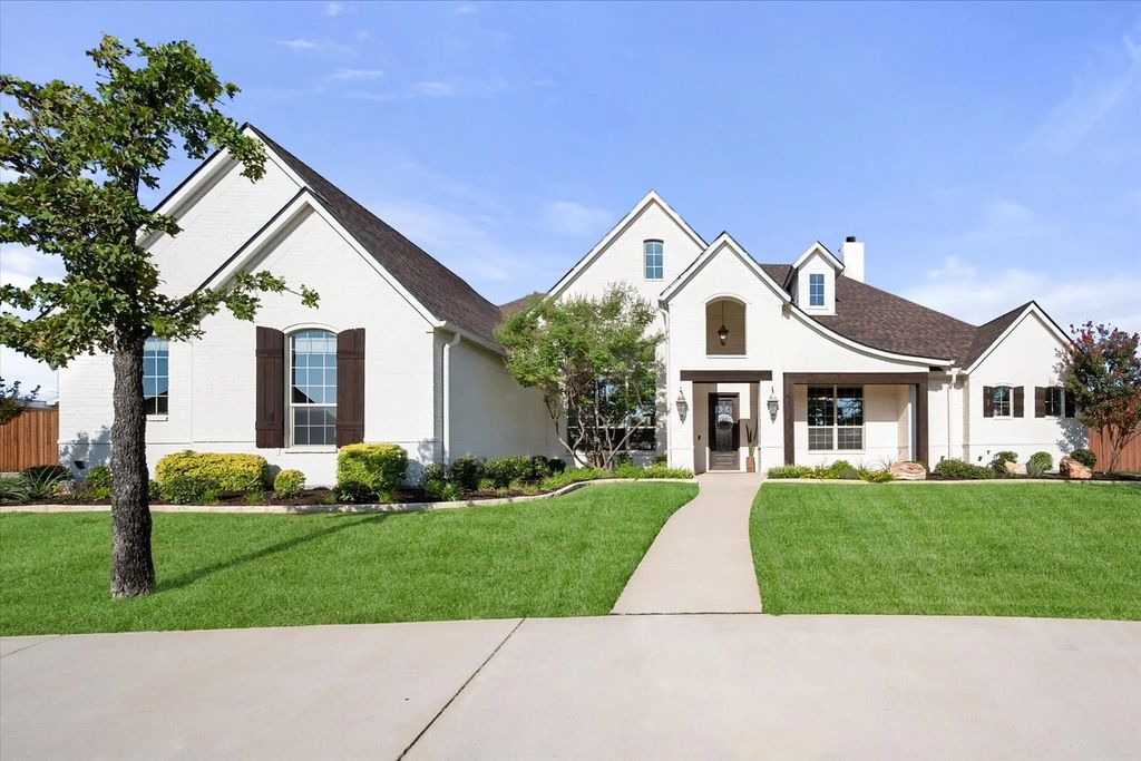 1050 Falcon Nest Drive, Kennedale