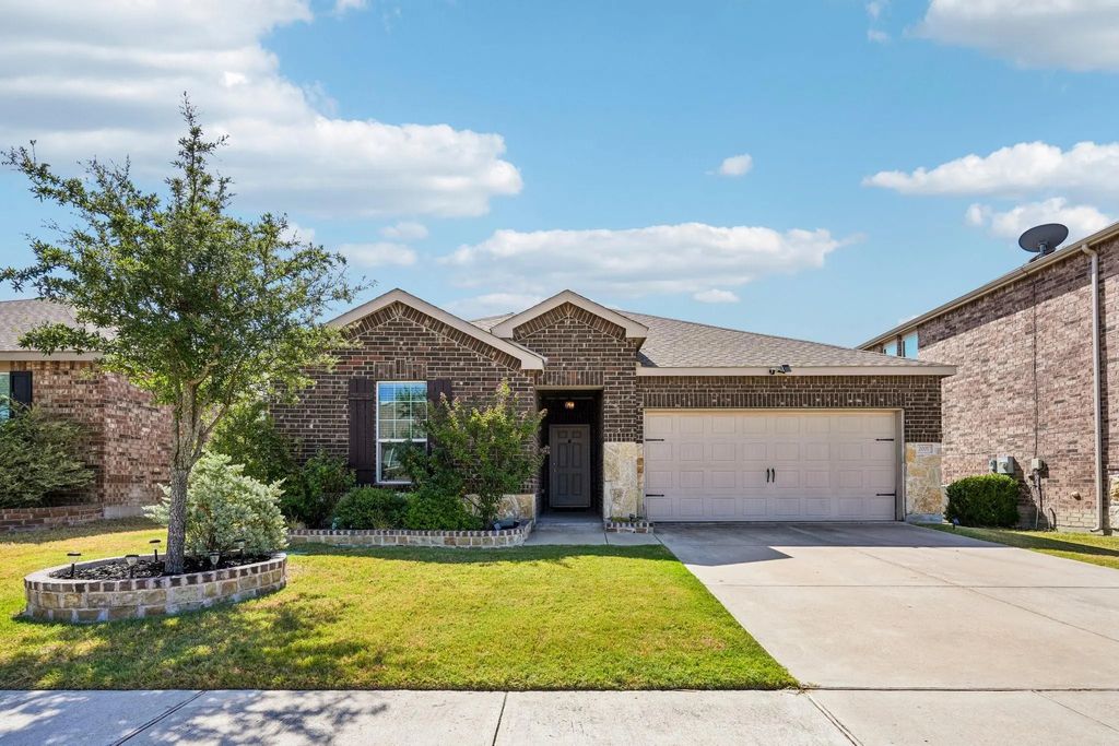 2007 Avondown Road, Forney