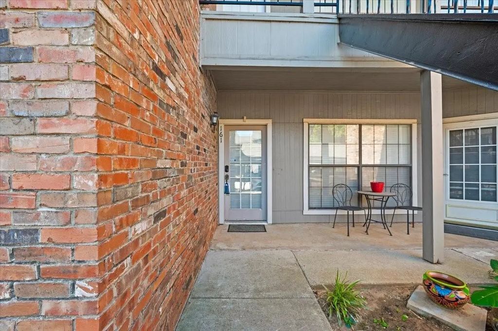 400 Pebble Way 161, Arlington