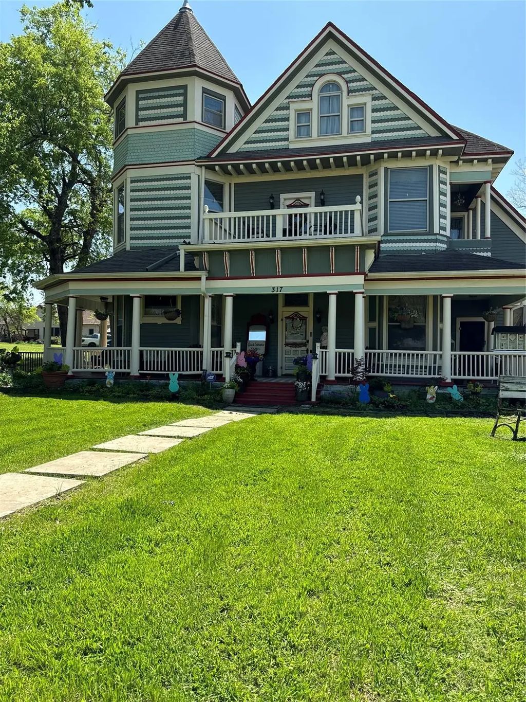 317 W Sam Rayburn Drive, Bonham