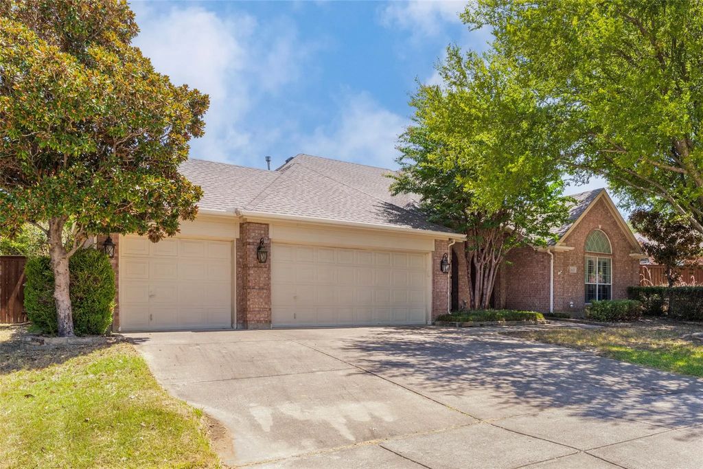 1620 Babbling Brook Drive, Grand Prairie