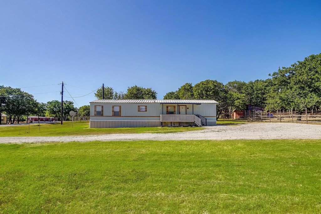 173 Briar Oaks Drive, Azle