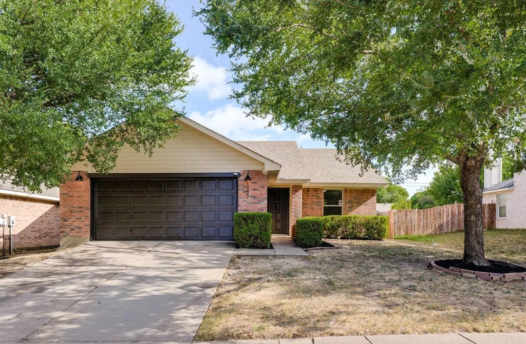 1327 Cleardale Drive, Dallas