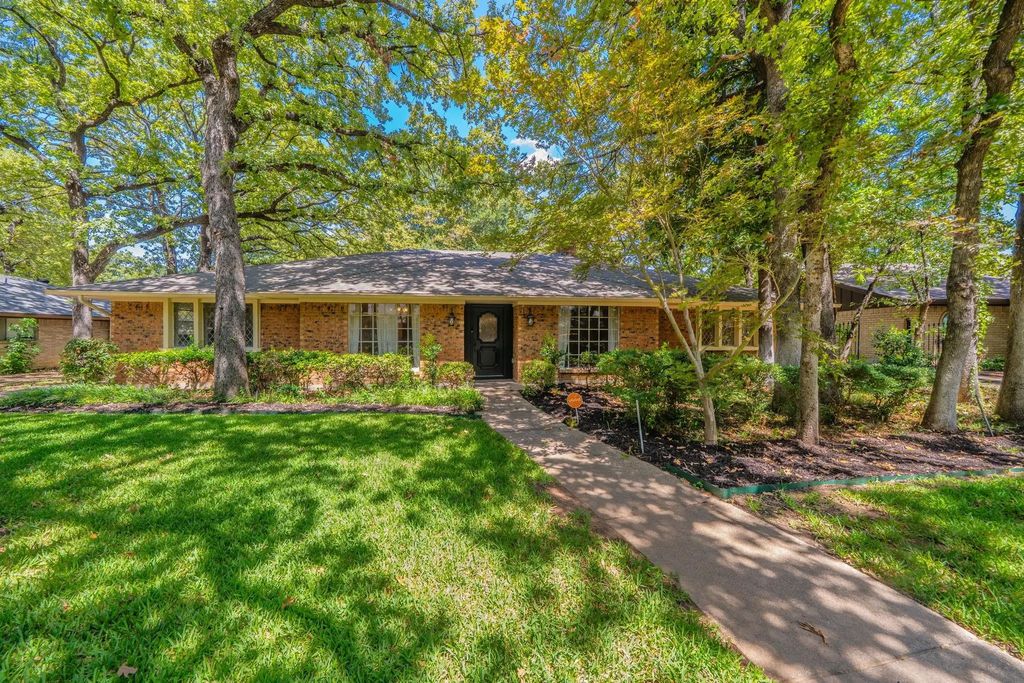 1803 Oak Grove Drive, Arlington