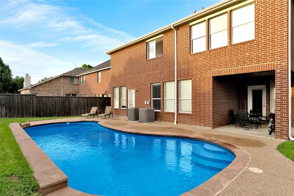 308 Foxbury Drive, Euless