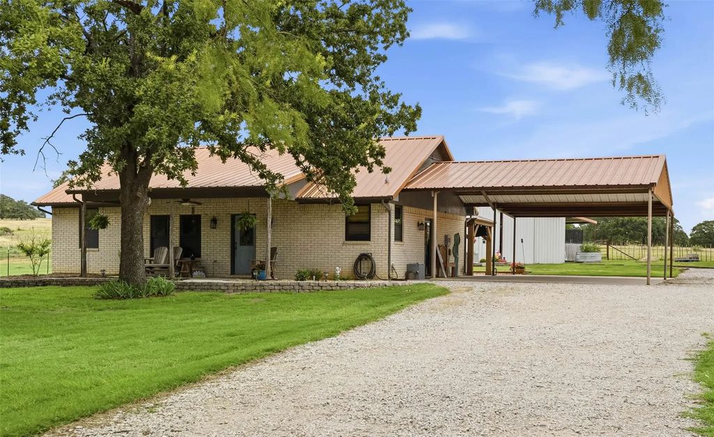 146 Private Road 1525, Bridgeport
