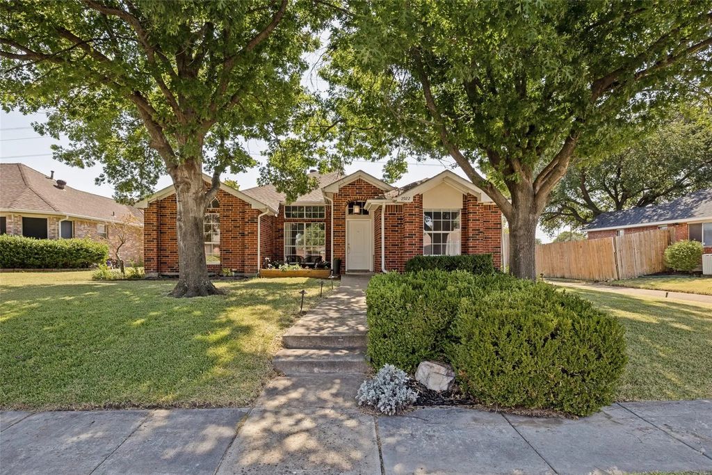 2922 Andrea Lane, Garland