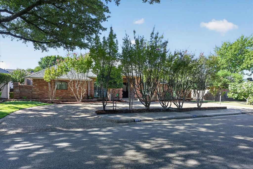 5810 Glen Heather Drive, Dallas