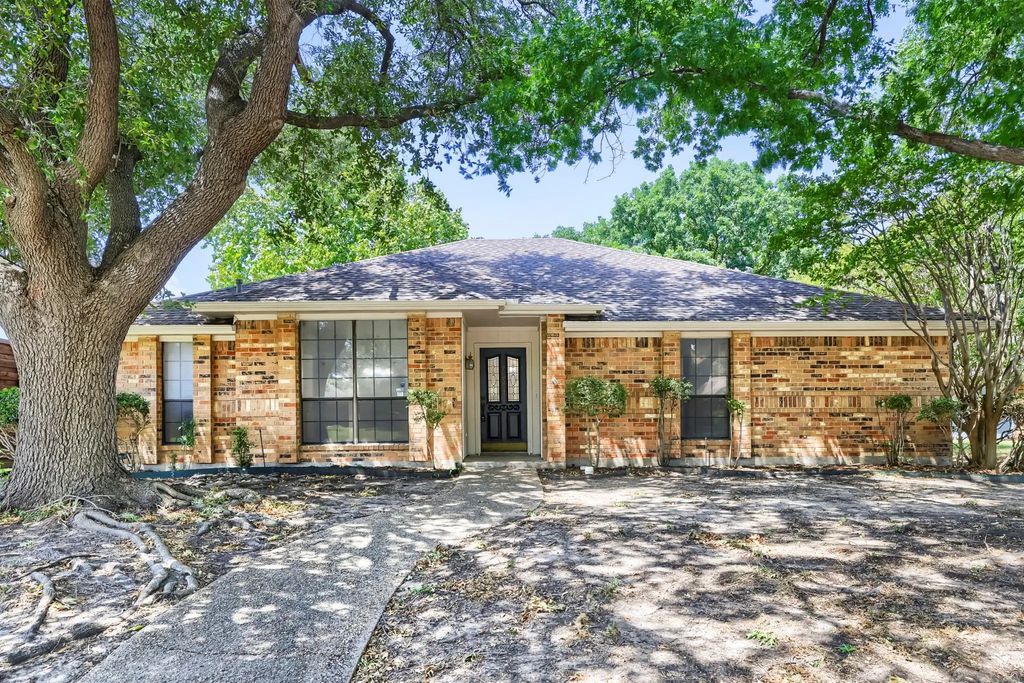 734 Swallow Drive, Coppell