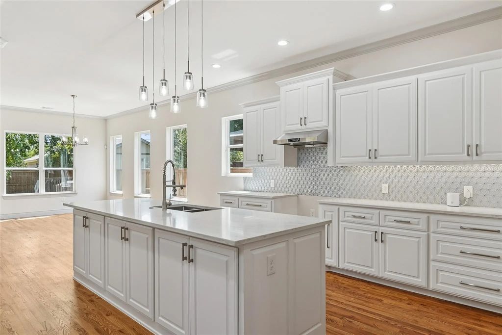 2016 Calypso Street, Dallas
