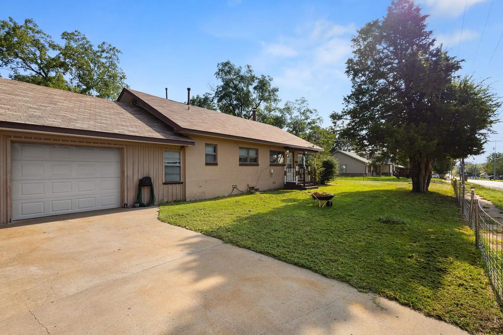 301 W Nelson Street, Bowie