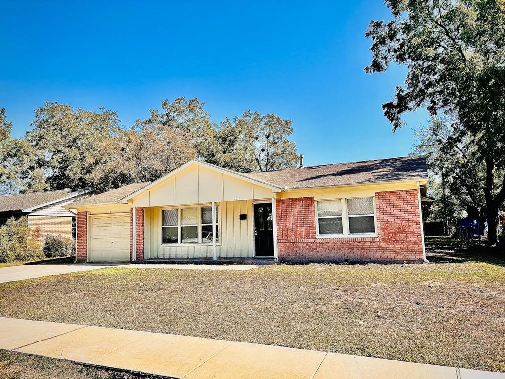 1918 Rolando Drive, Garland