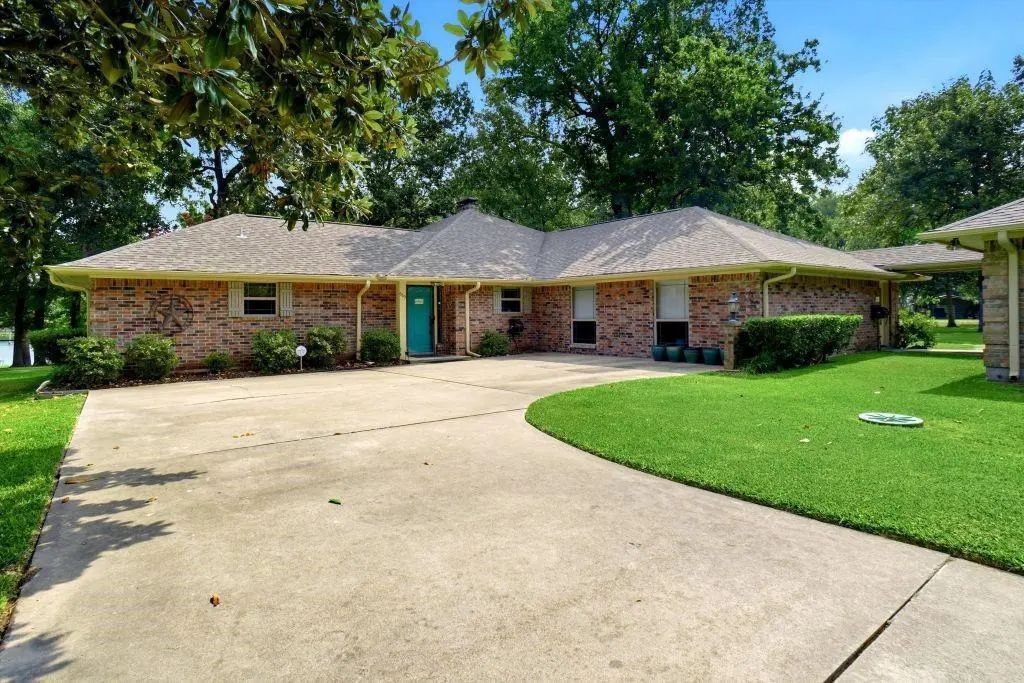 665 Private Road 5881, Yantis