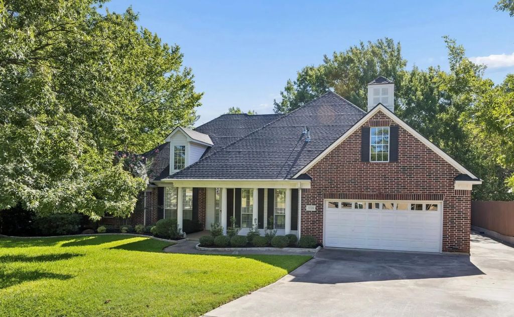 3718 Lakeview Drive, Grapevine