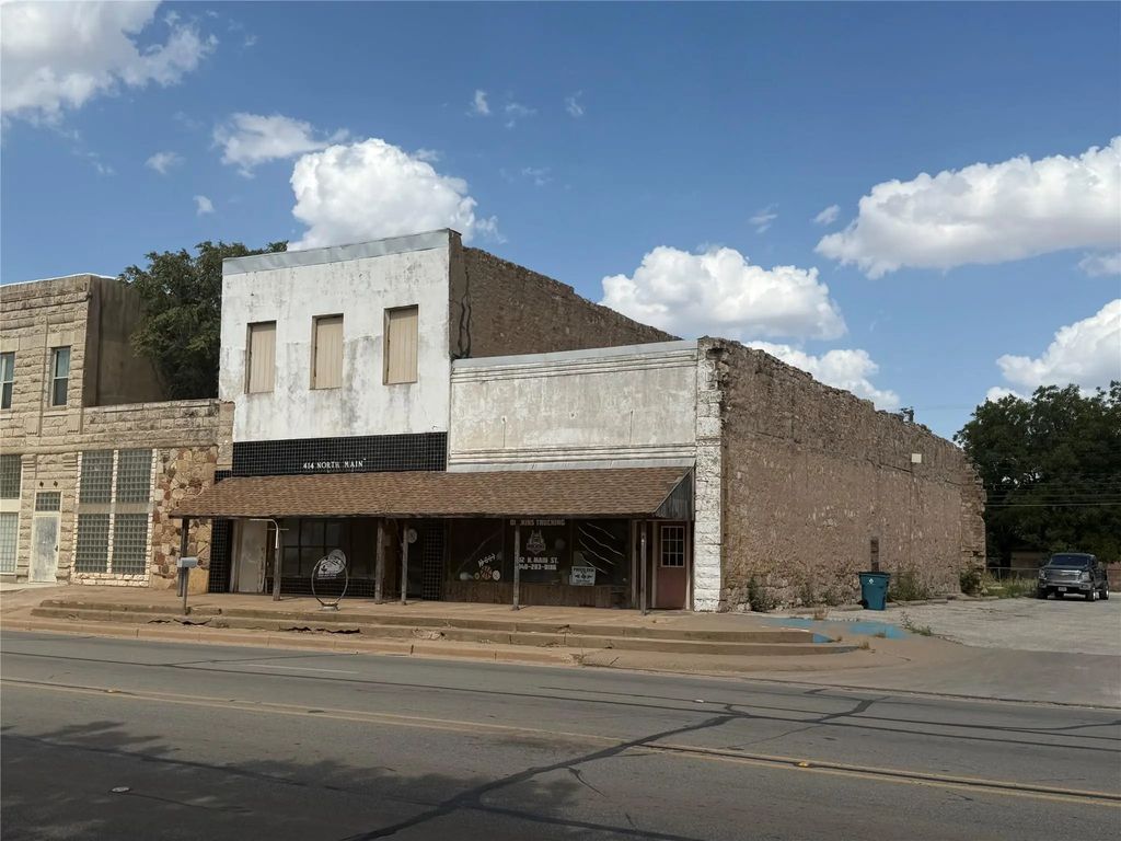 412 N Main Street N, Seymour