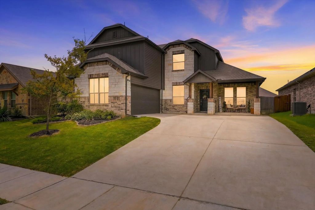 401 Llano Lane, Red Oak