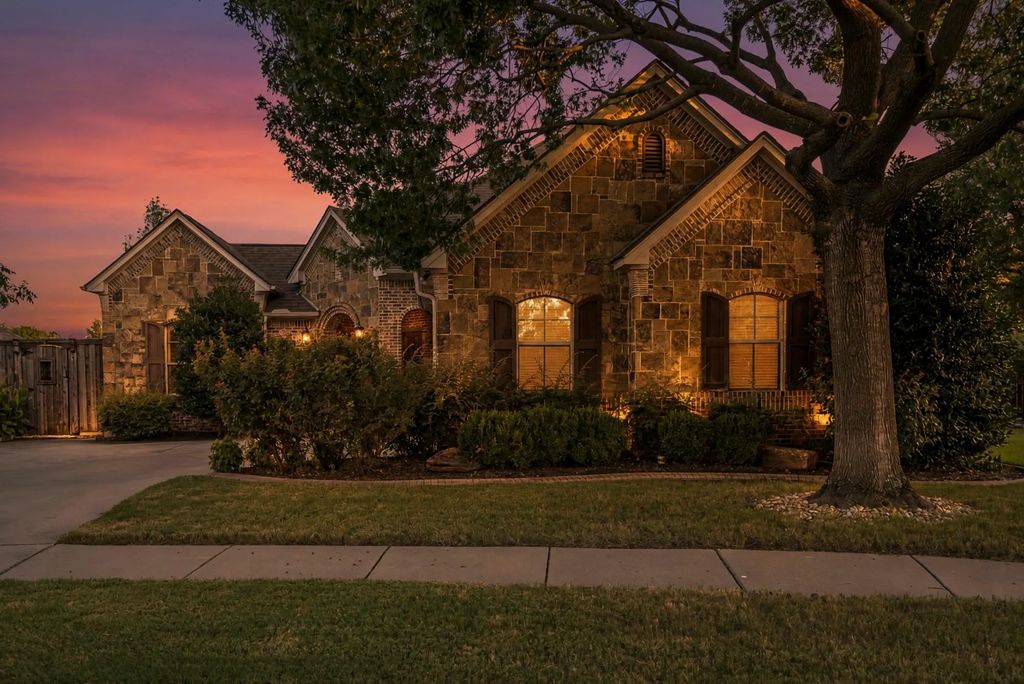 613 Sophie Lane, Colleyville