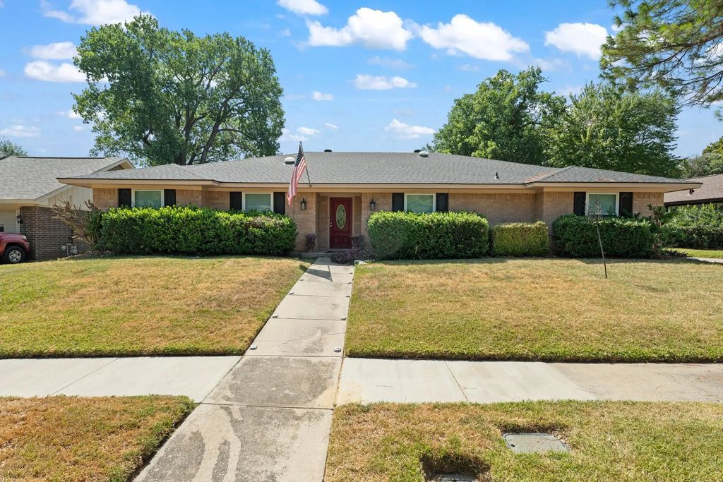 1807 Holm Oak Street, Arlington
