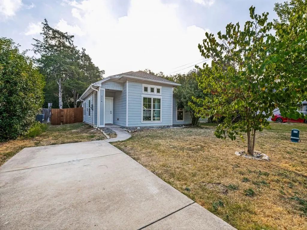 214 Lewis Street, Waxahachie