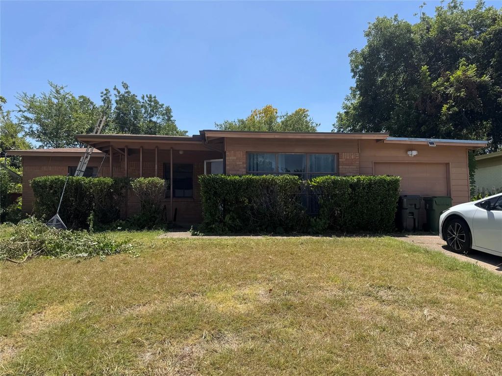 2204 Cloverdale Street, Arlington