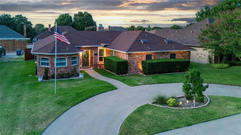 703 Willow Brook Drive, Allen