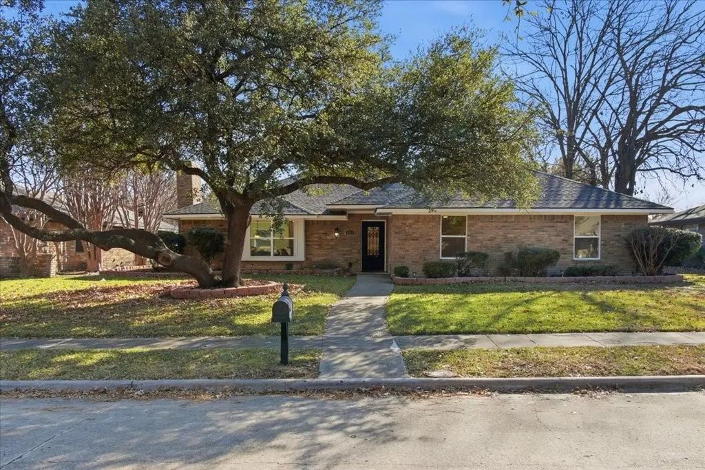 1916 Macao Place, Plano