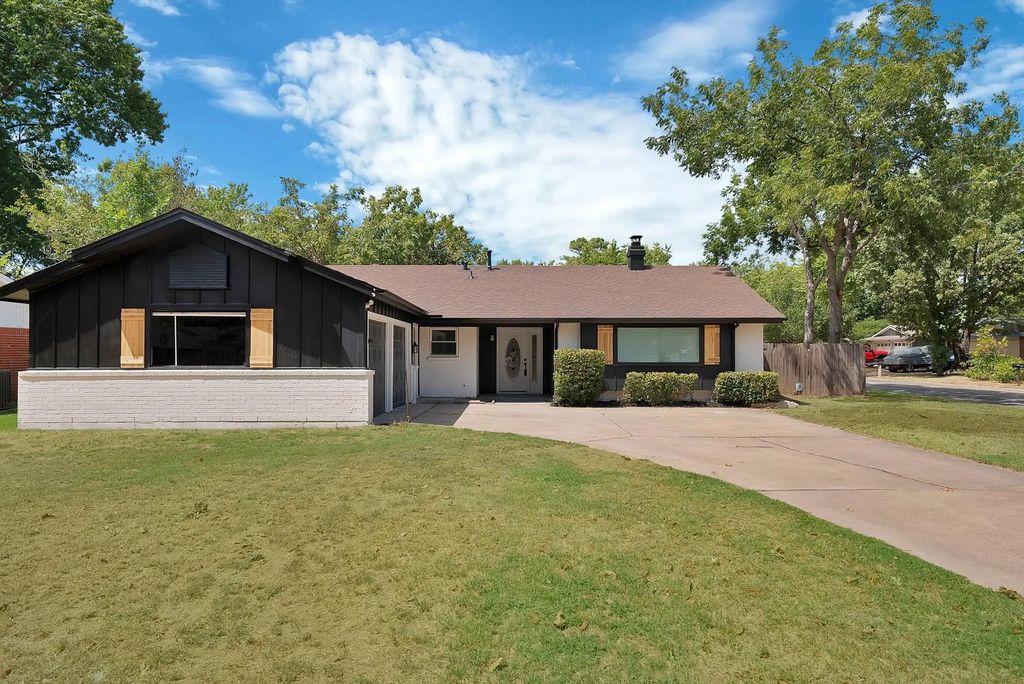 2505 Hollywood Drive, Arlington