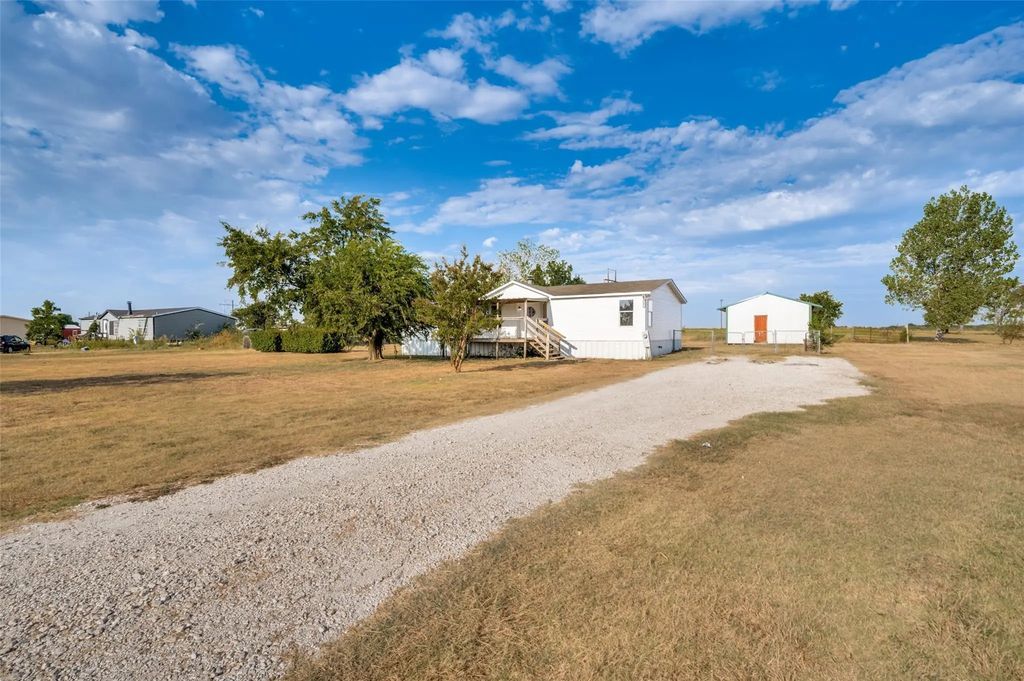 603 County Road 2133, Valley View