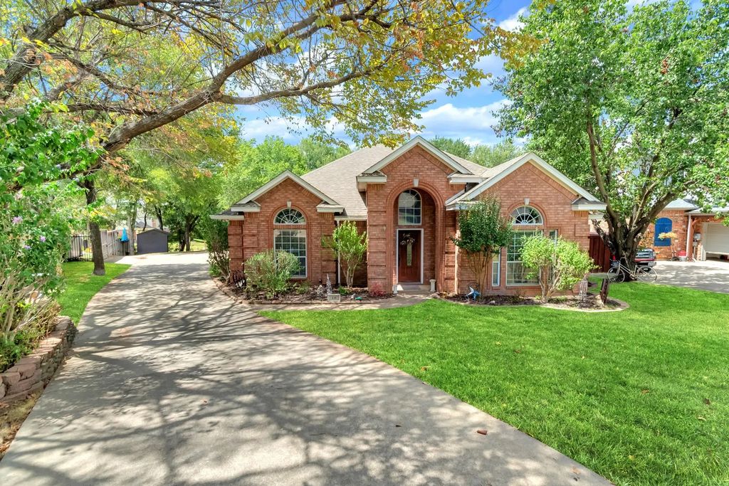 18 Red Bluff Court, Mansfield