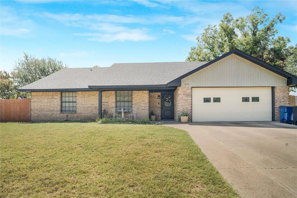 1212 4th Street, Granbury