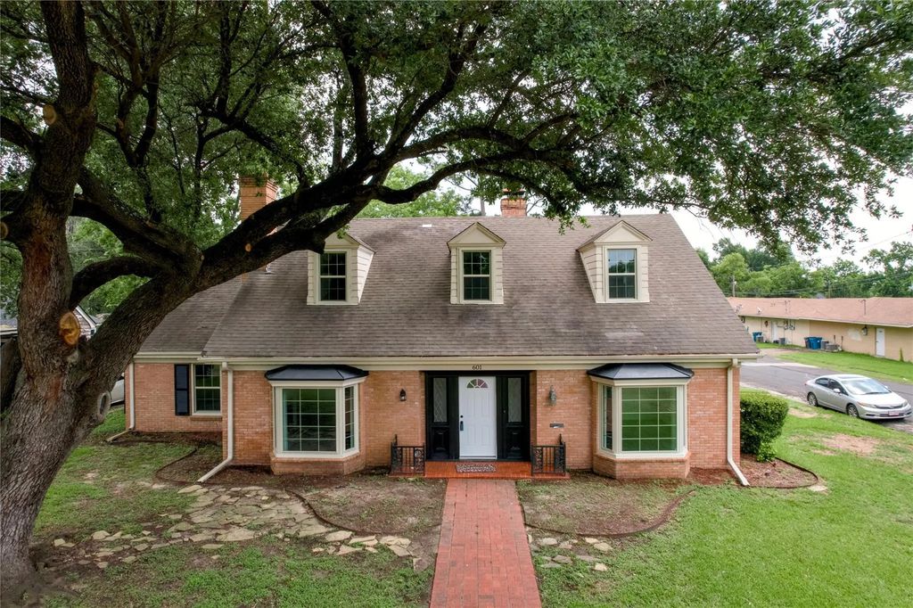 601 N 25th Street, Corsicana
