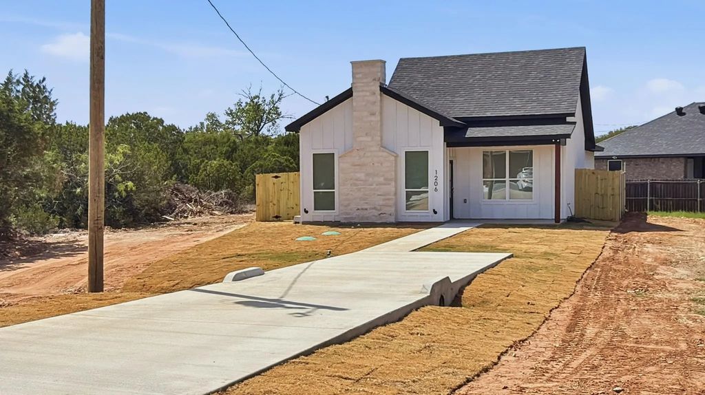 1206 Thicket Court, Granbury
