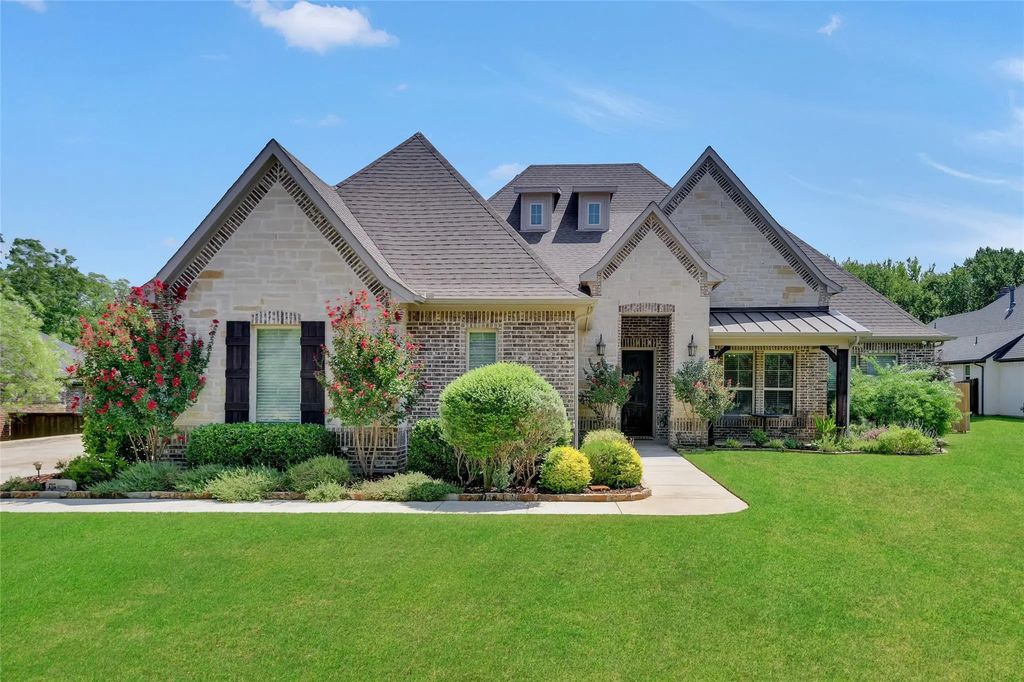 108 Falcon Crest Drive, Kennedale
