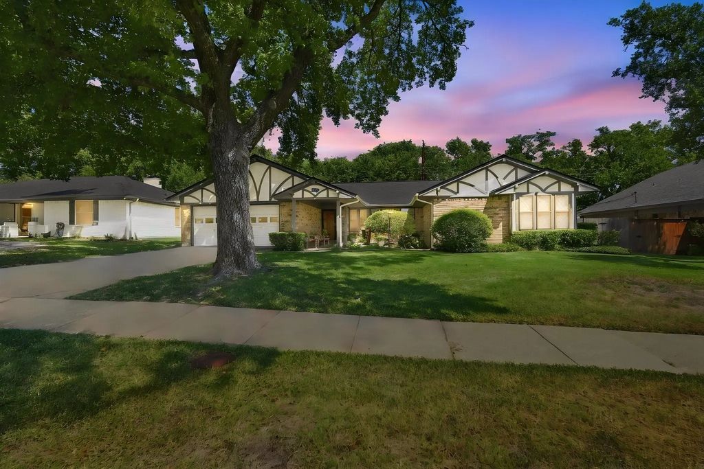 2310 Louise Lane, Ennis