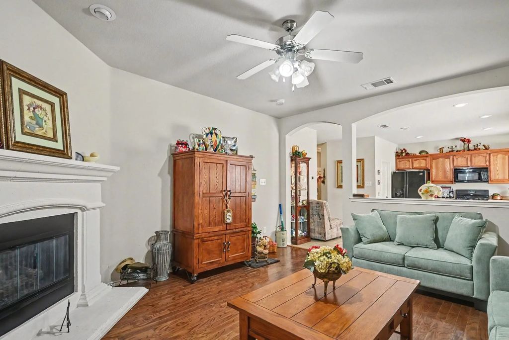 2204 Priscella Drive, Fort Worth