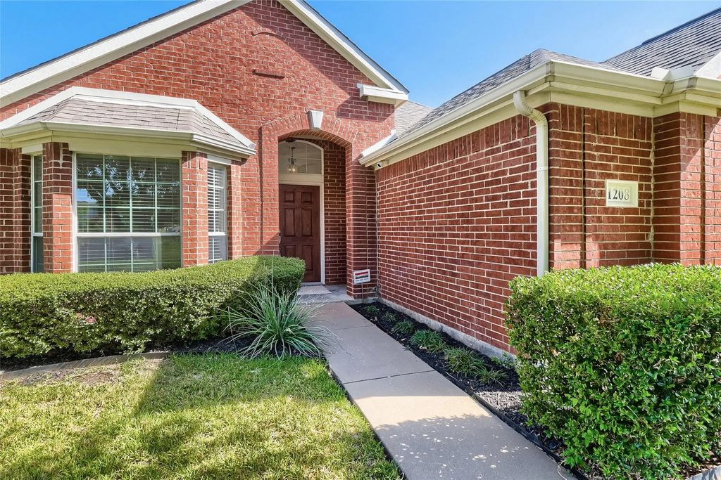 1208 Dover Heights Trail, Mansfield