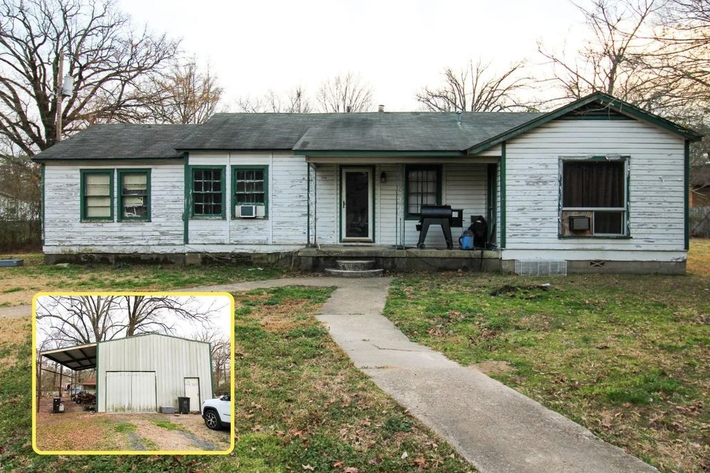204 Roosevelt, Hooks