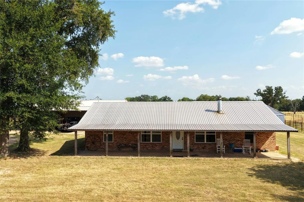110 Private Road 749, Donie