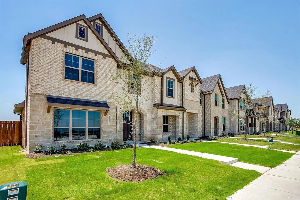 815 Homeplace Circle, Mansfield