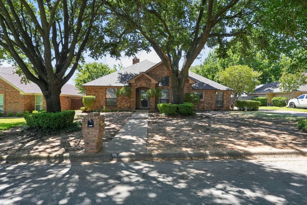 2907 Trail Lake Drive, Grapevine