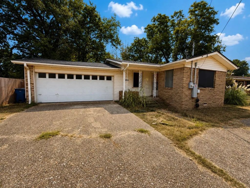 410 Oak Street, Malakoff